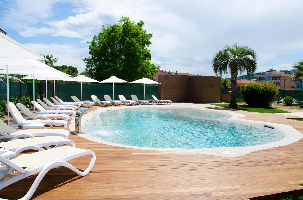 Almaluna Hotel & Resort Alba Adriatica Exterior photo