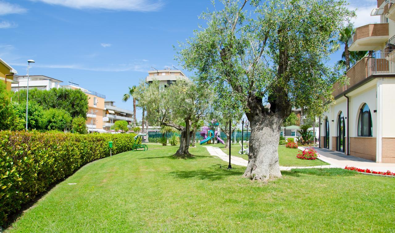 Almaluna Hotel & Resort Alba Adriatica Exterior photo