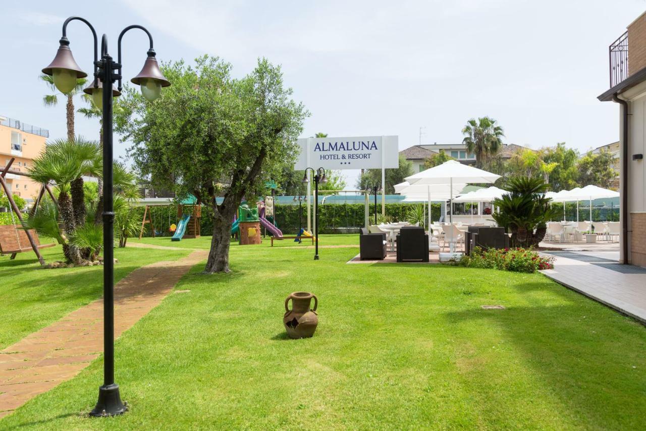 Almaluna Hotel & Resort Alba Adriatica Exterior photo