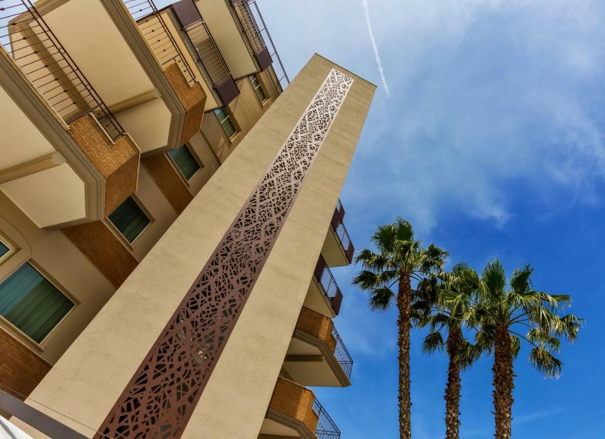 Almaluna Hotel & Resort Alba Adriatica Exterior photo